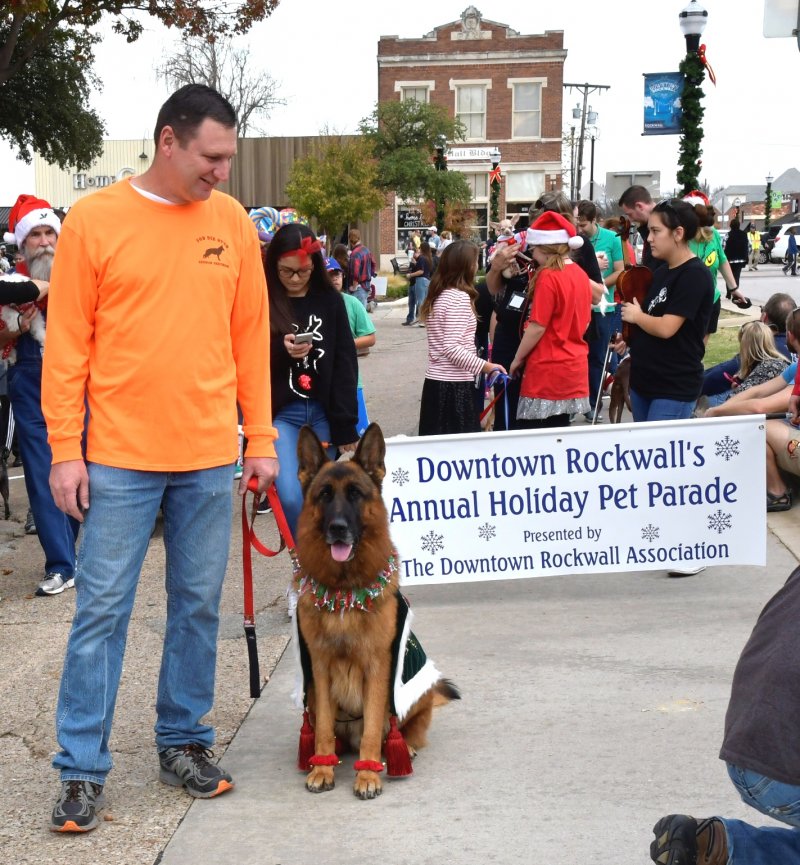 V Canon vom Heralmaborg with Dan Otto at the 2017 Rockwall Pet Parade as Grand Marshall to lead the parade on 12-02-17